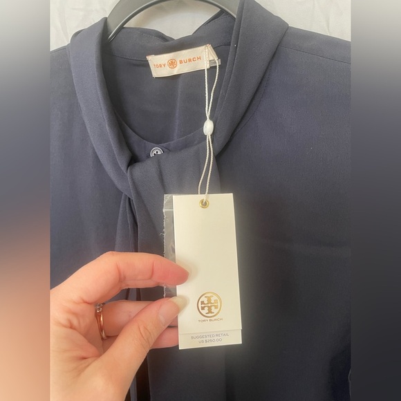 Tory Burch navy blue sleeveless bow blouse - Picture 5 of 9